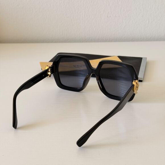 New Fendi Black Square Sunglasses, FE40139F 01V, Authentic main image 8